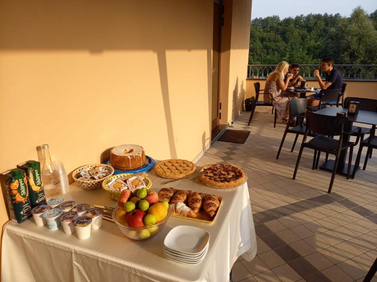 Hotel Ristorante Villa Terry Lauria Inferiore Exterior foto